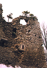 zbytky zdiva pal�ce