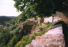 zbytky městského opevnění nad údolím Lužnice