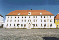 arcibiskupský zámek (městské muzeum)