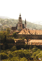 krumlovské panorama se zámeckou věží a s věží kostela svatého Víta