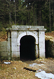 empírový portál tunelu u osady Jelení